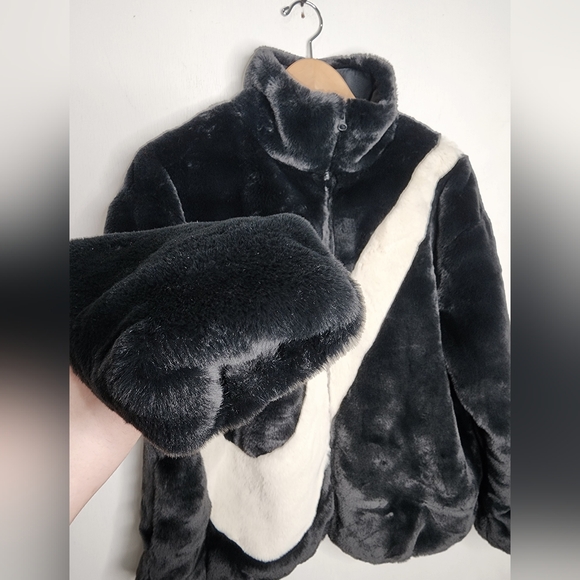 Nike Sportswear Faux Fur Jacket Black Full Zip Women’s Medium - Picture 16 of 16